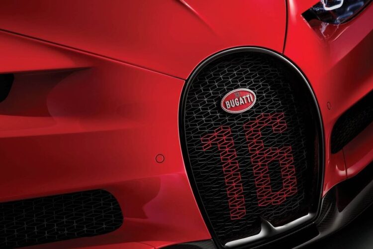 Bugatti Chiron Follow-Up Will Be Unveiled in 2024 with a Hybrid V-8